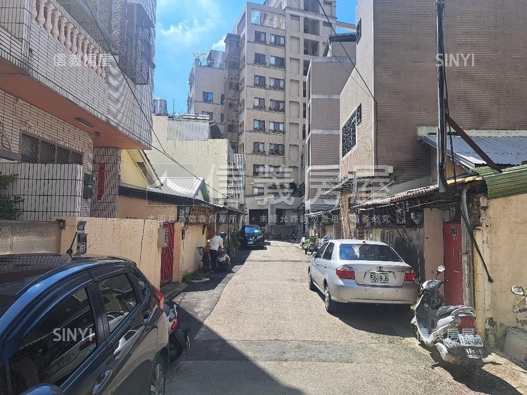 崇倫街三面臨路住二土地房屋室內格局與周邊環境
