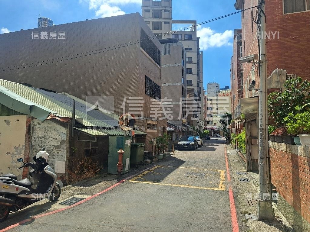 崇倫街三面臨路住二土地房屋室內格局與周邊環境
