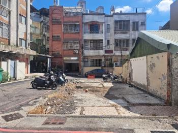 崇倫街臨路住二土地