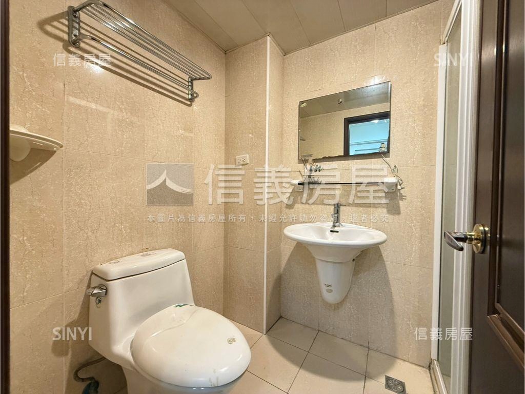 美學苑成家２房平面車位房屋室內格局與周邊環境