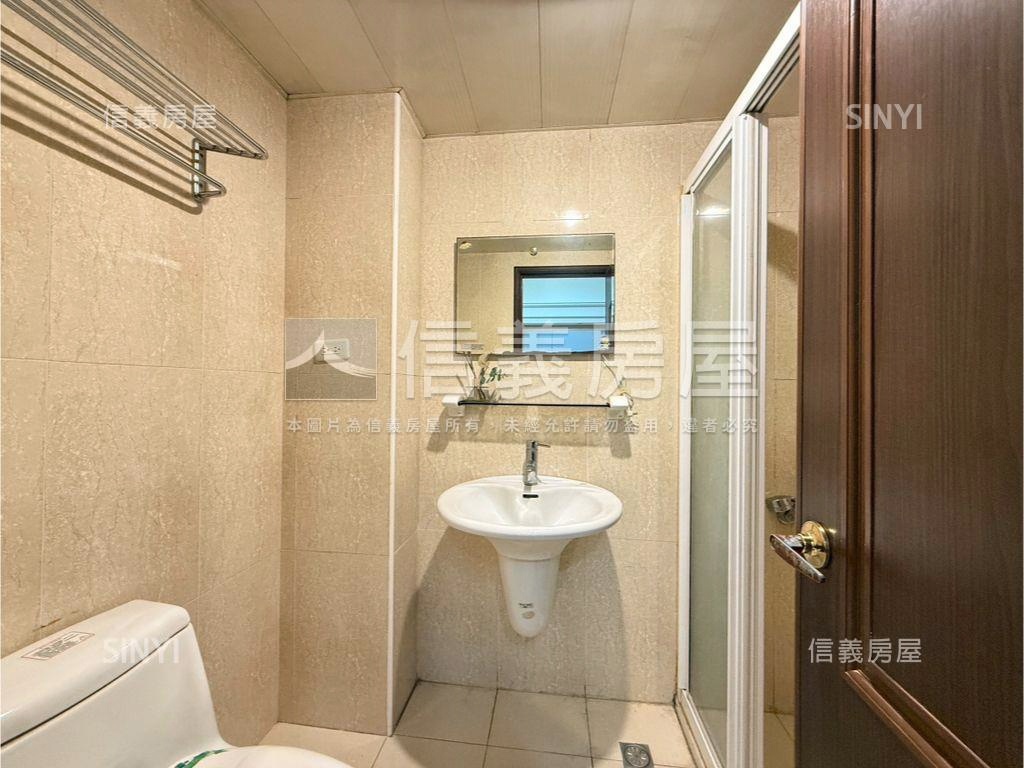 美學苑成家２房平面車位房屋室內格局與周邊環境