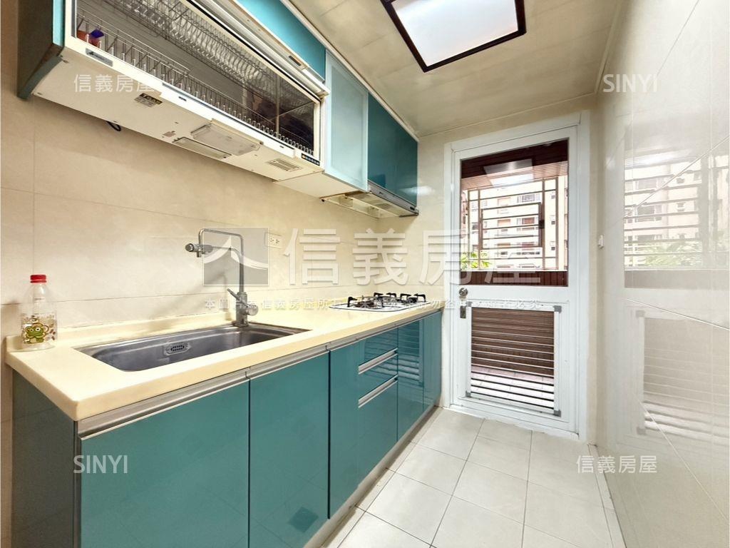 美學苑成家２房平面車位房屋室內格局與周邊環境