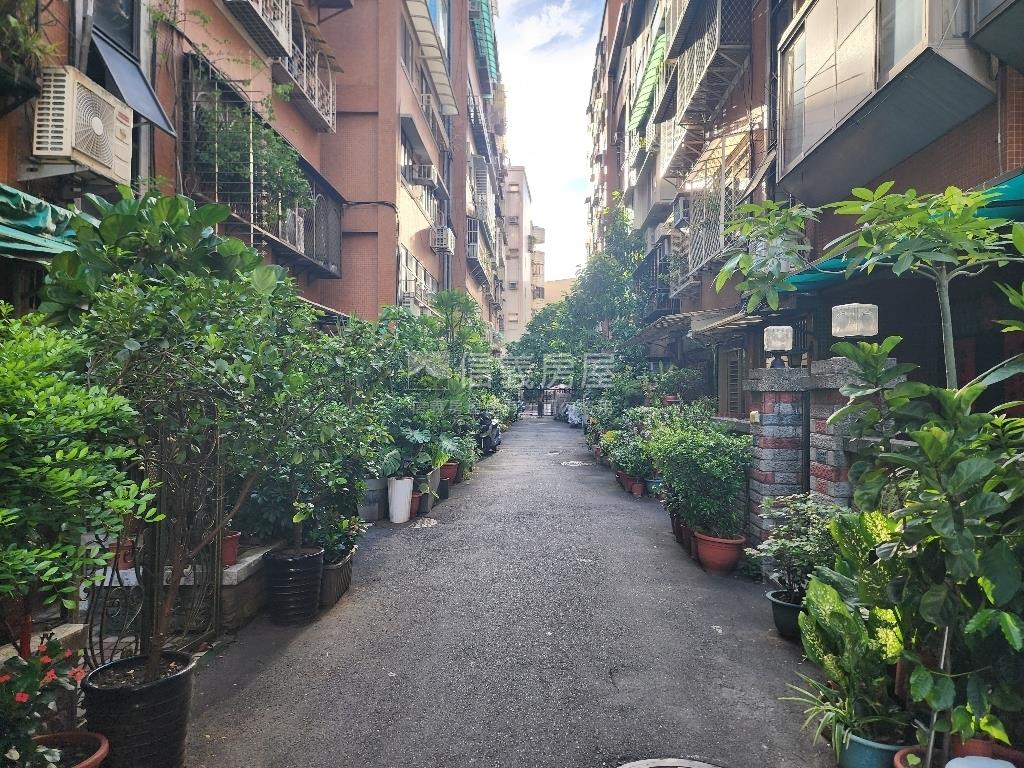 專任－東坡居邊間公寓房屋室內格局與周邊環境