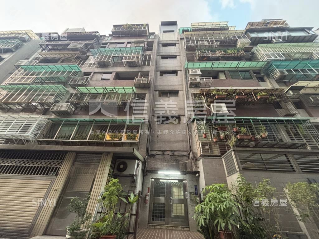 雙併海華電梯頂加房屋室內格局與周邊環境