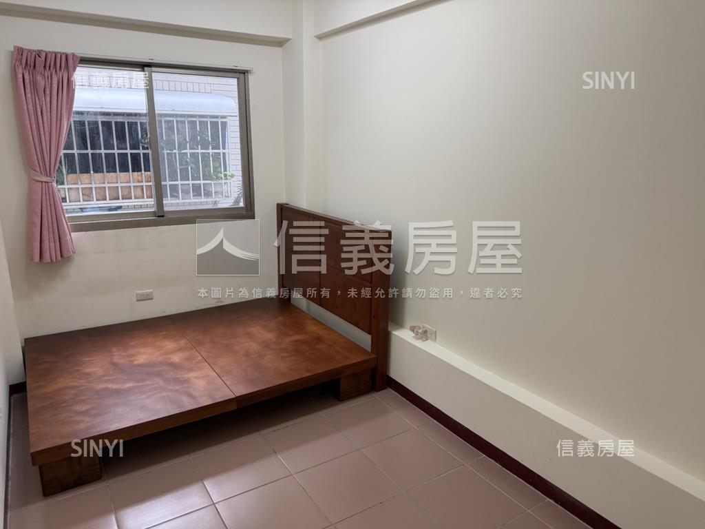 屋齡約９年中西區透天房屋室內格局與周邊環境