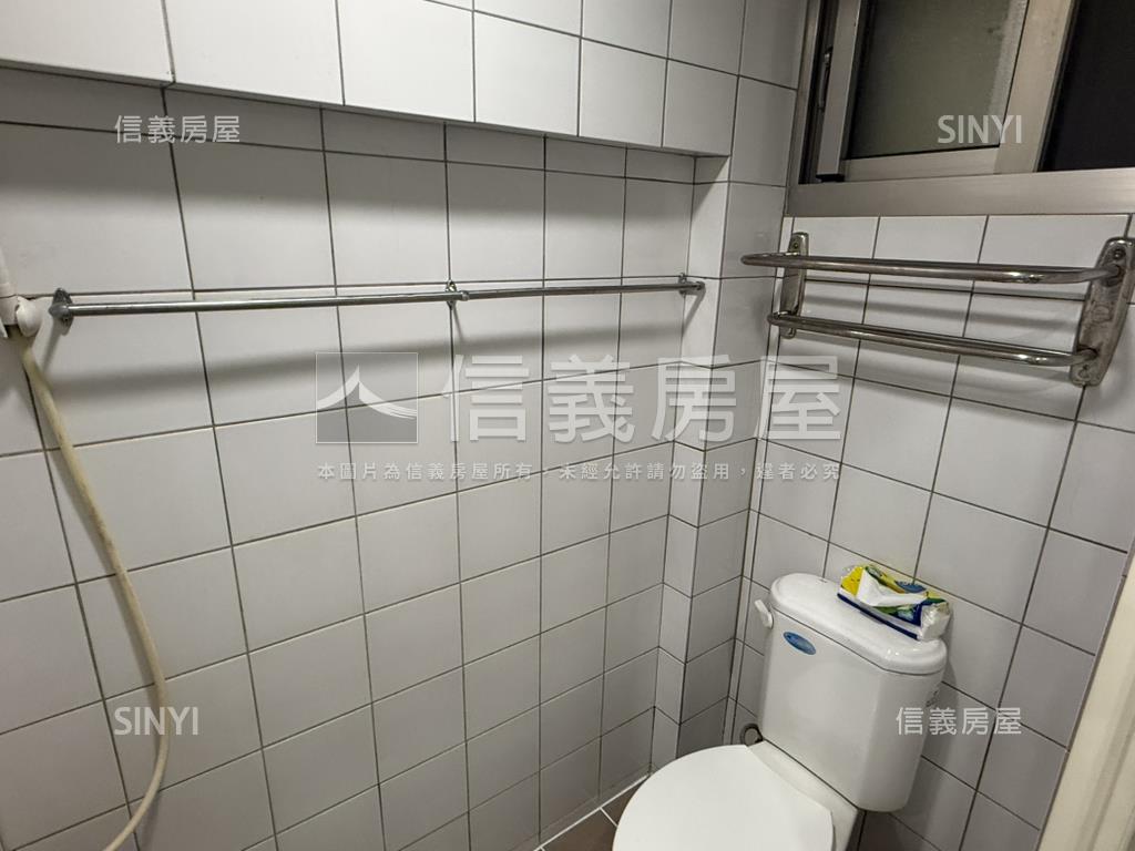 屋齡約９年中西區透天房屋室內格局與周邊環境