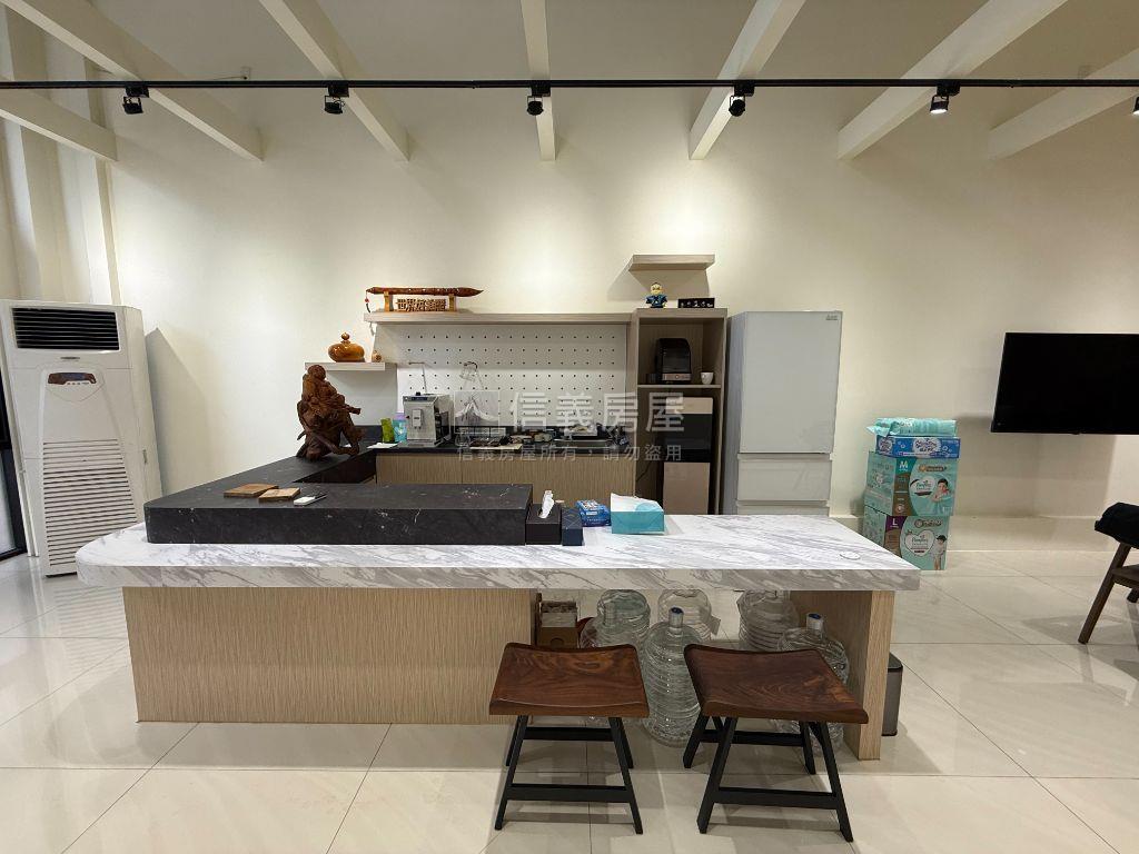 北屯松竹捷運屋齡新店面房屋室內格局與周邊環境