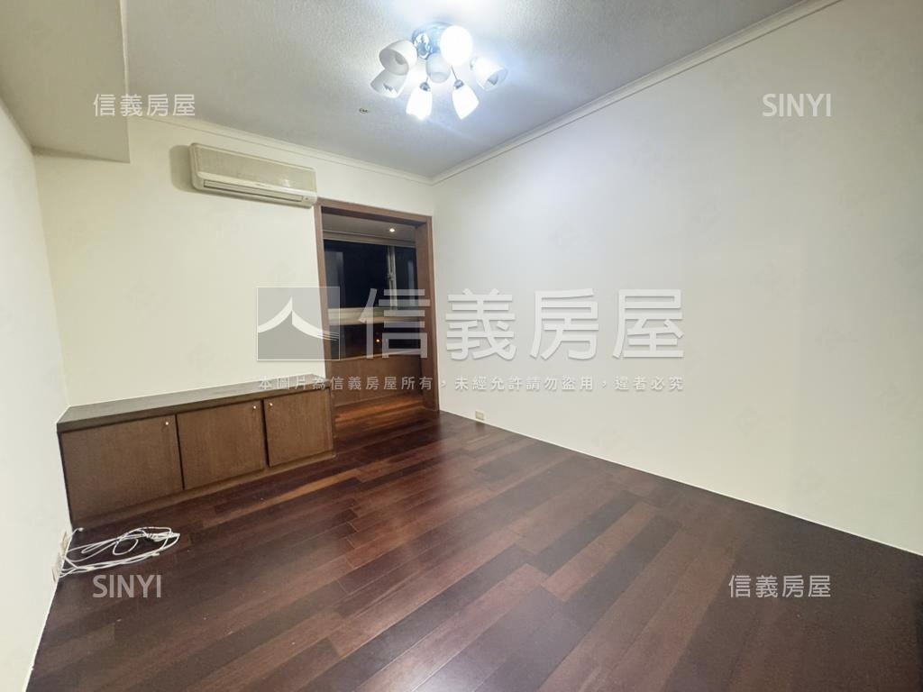 專任荷蘭村超值三房附車位房屋室內格局與周邊環境