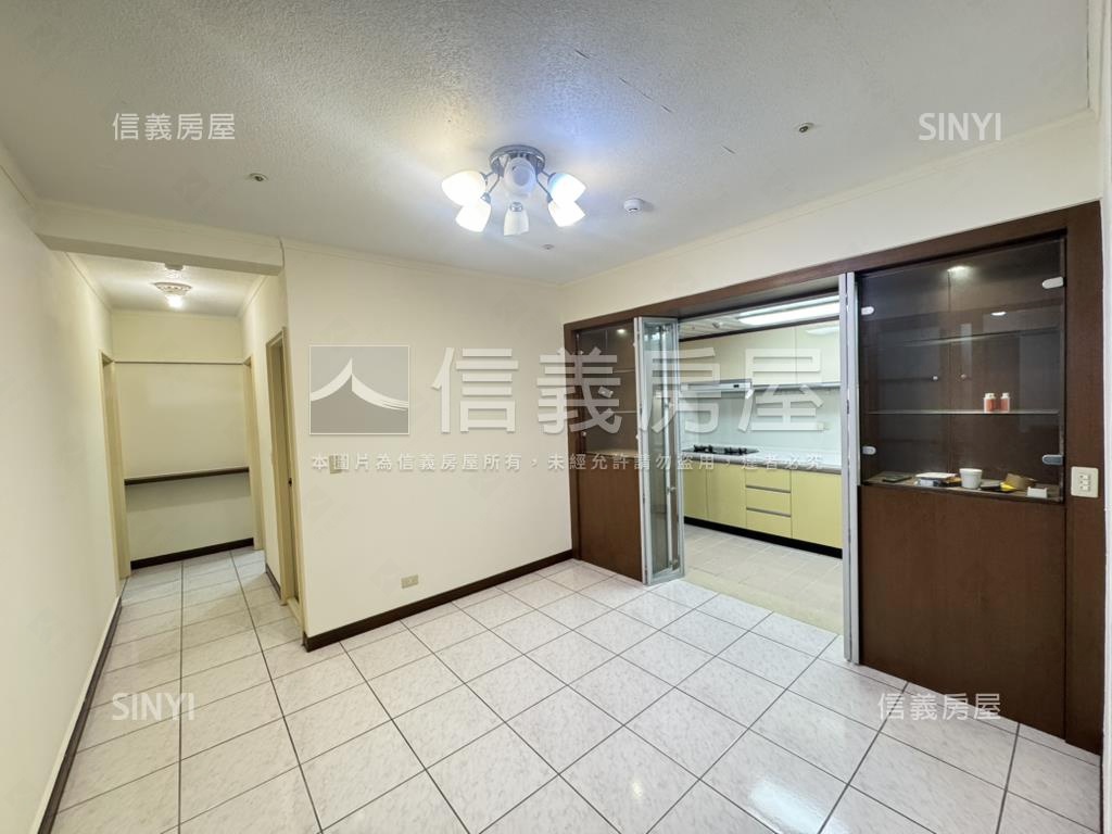 專任荷蘭村超值三房附車位房屋室內格局與周邊環境