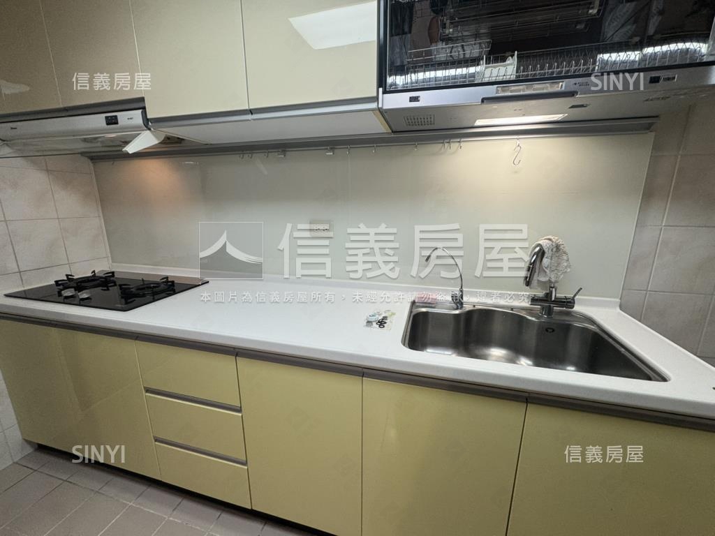 專任荷蘭村超值三房附車位房屋室內格局與周邊環境