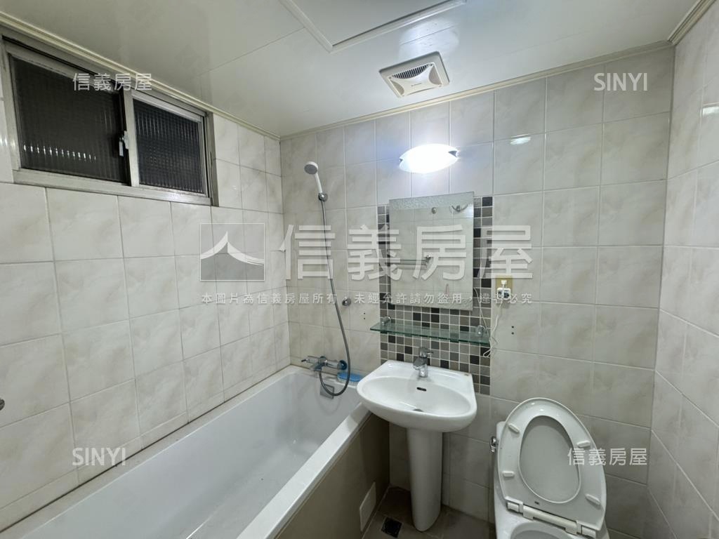 專任荷蘭村超值三房附車位房屋室內格局與周邊環境