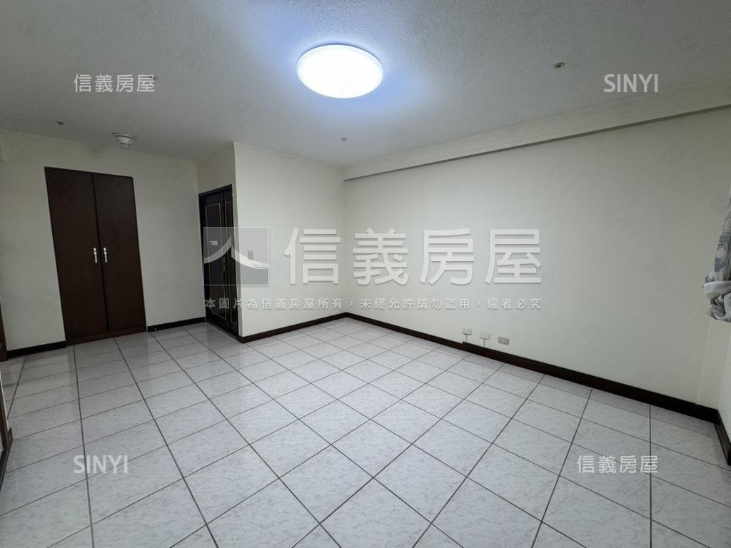 專任荷蘭村超值三房附車位房屋室內格局與周邊環境