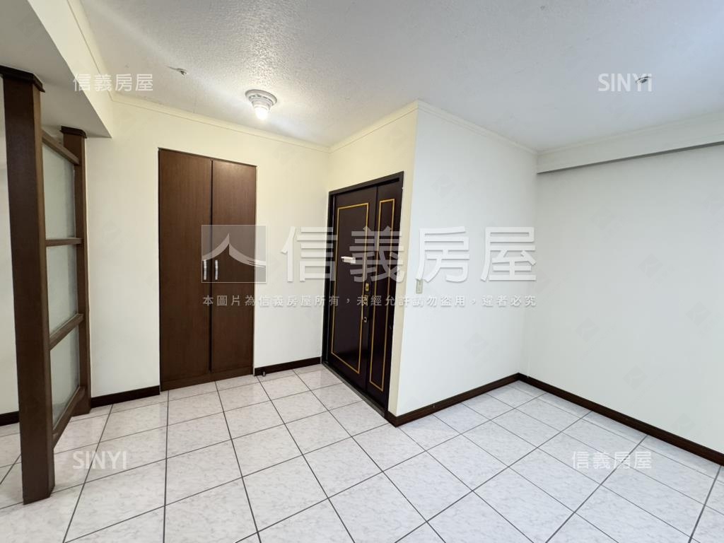 專任荷蘭村超值三房附車位房屋室內格局與周邊環境