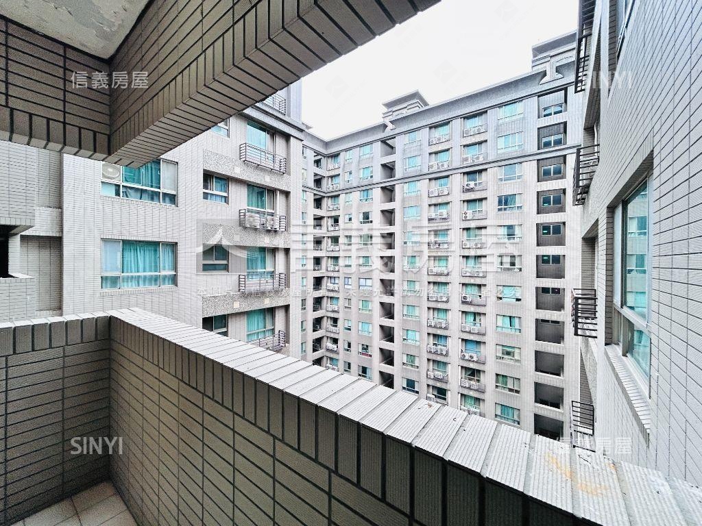 稀有前陽台進出三房車位房屋室內格局與周邊環境