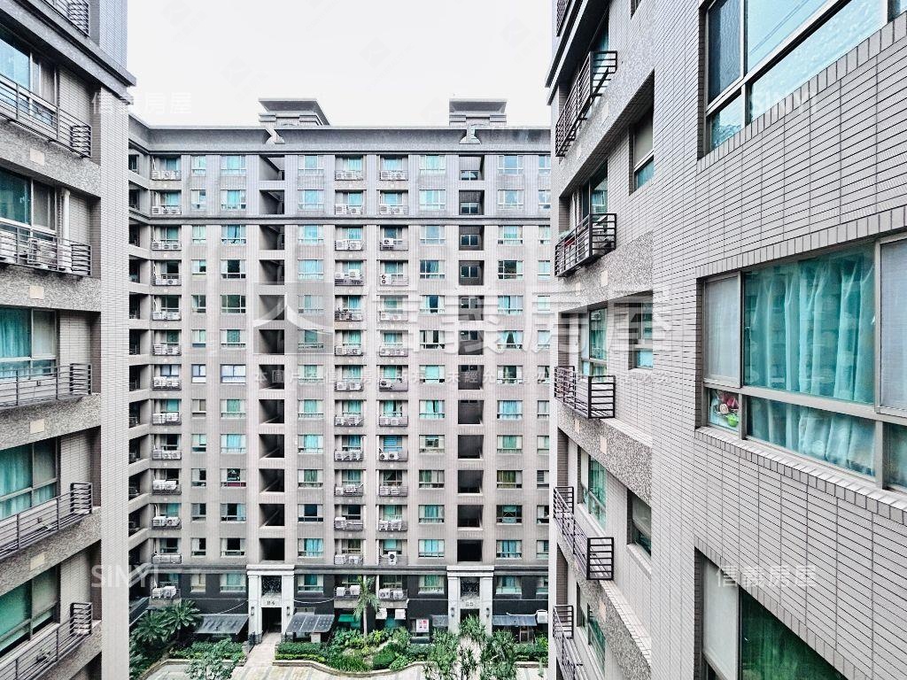 稀有前陽台進出三房車位房屋室內格局與周邊環境