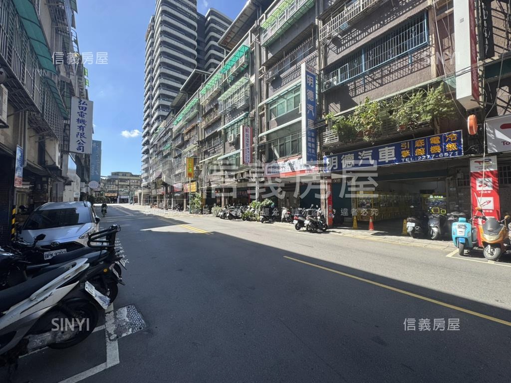 大空間一樓店面房屋室內格局與周邊環境