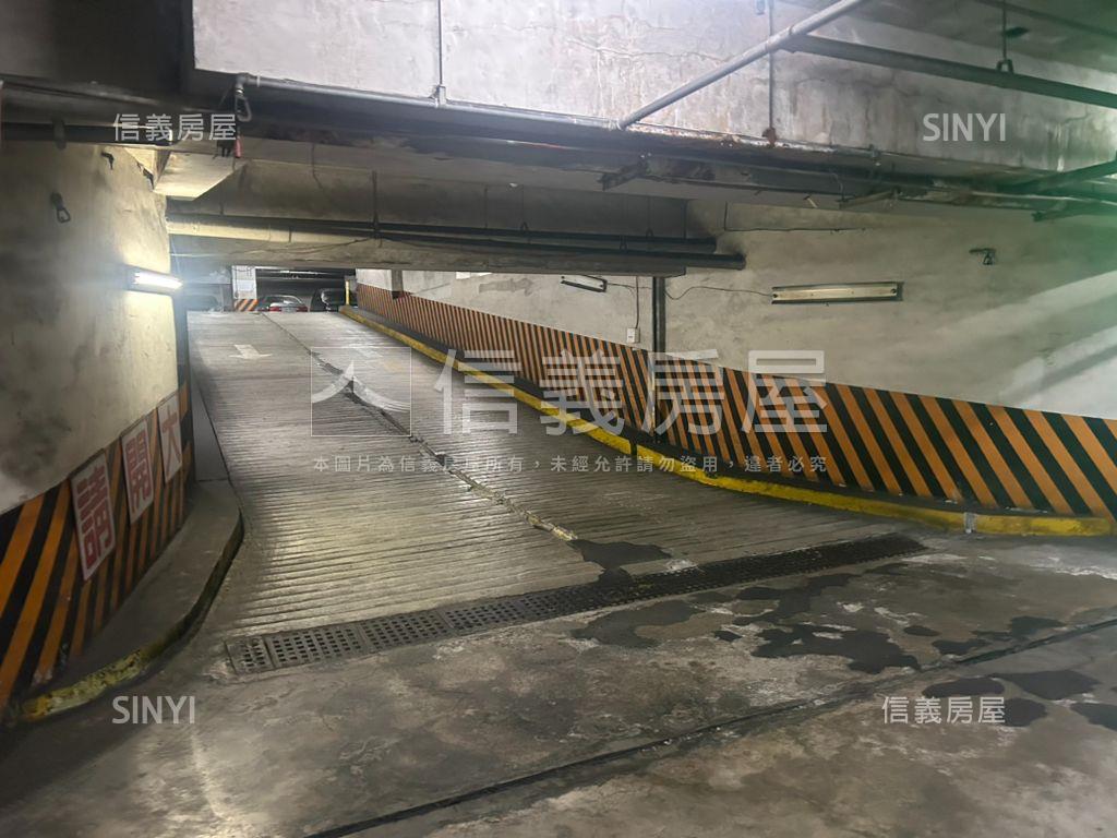 民權西路捷運車位高樓美居房屋室內格局與周邊環境