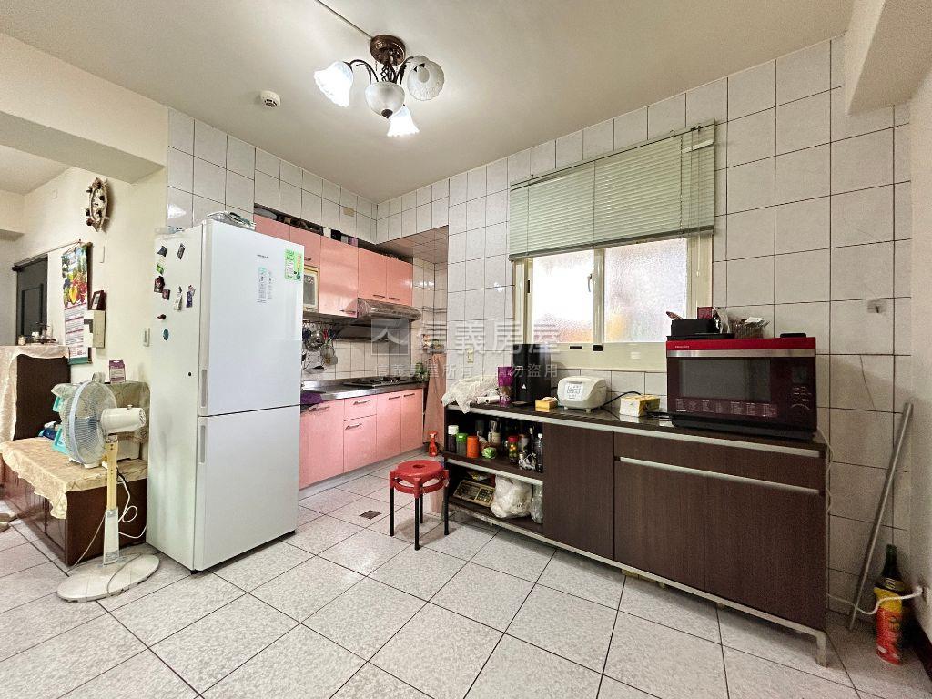 近國光花市採光佳兩房房屋室內格局與周邊環境