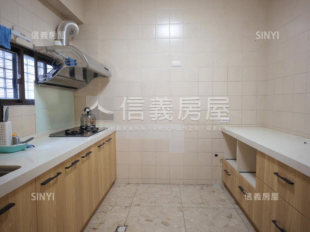 大綠地三面採光裝潢宅房屋室內格局與周邊環境