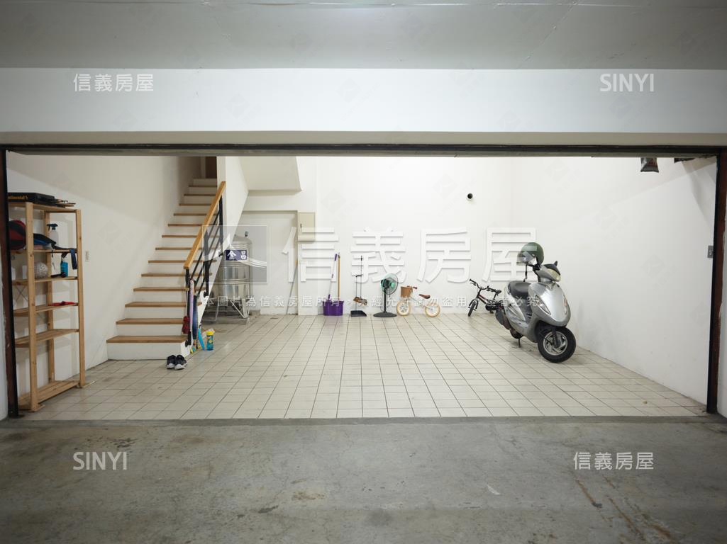 大綠地三面採光裝潢宅房屋室內格局與周邊環境