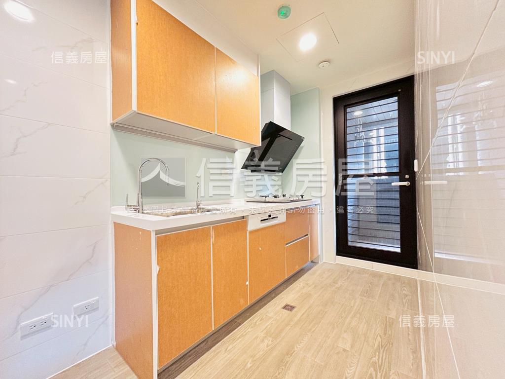 小檜溪，三房車位房屋室內格局與周邊環境