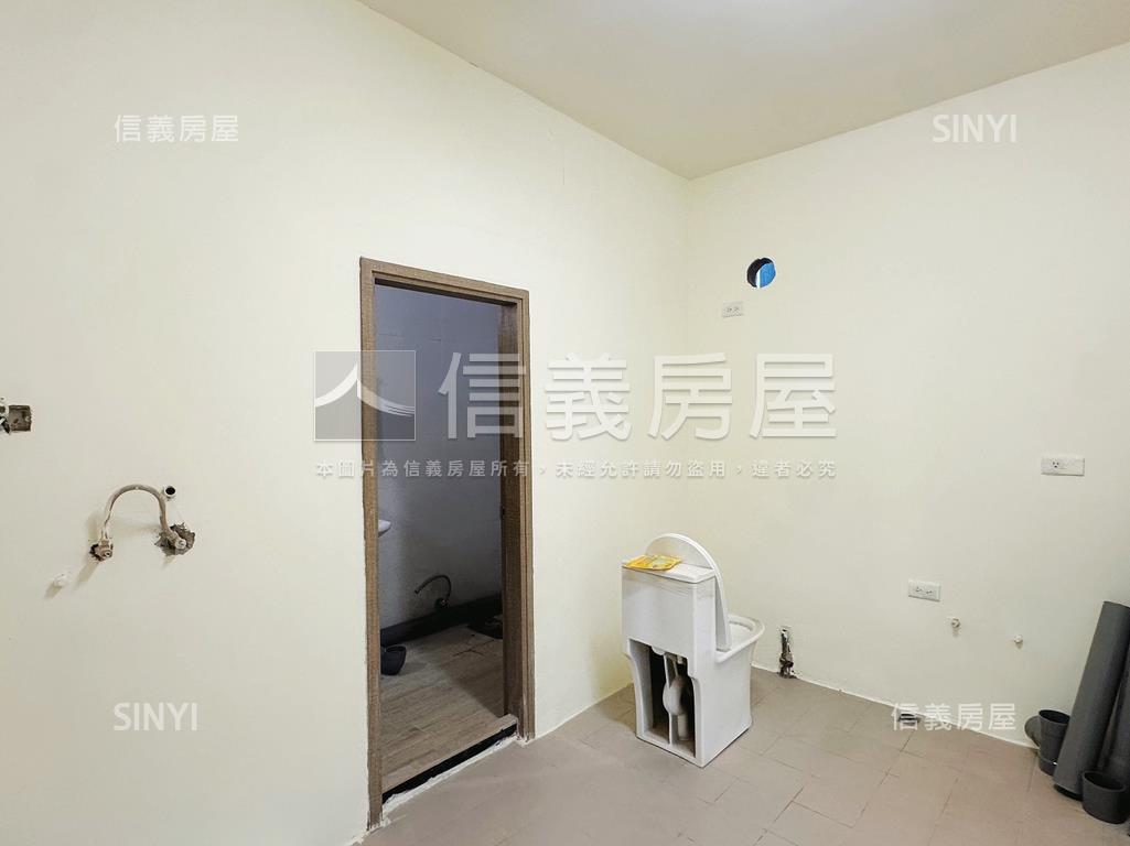 近鳳山大東捷運宅整新透天房屋室內格局與周邊環境
