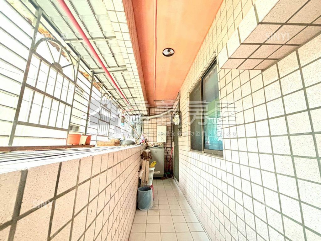 近未來捷運。華廈３房房屋室內格局與周邊環境
