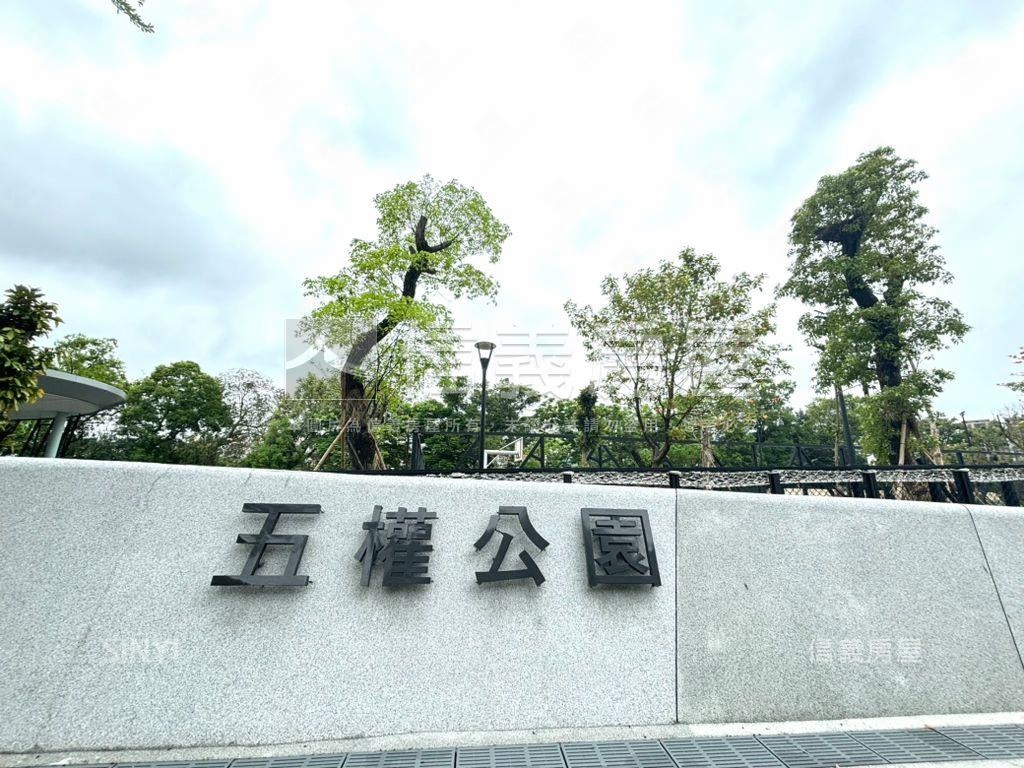 近未來捷運。華廈３房房屋室內格局與周邊環境