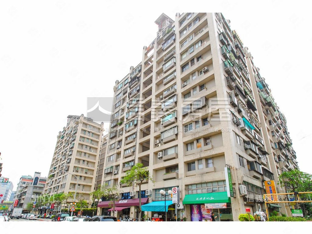 內科人潮面寬雙店面房屋室內格局與周邊環境