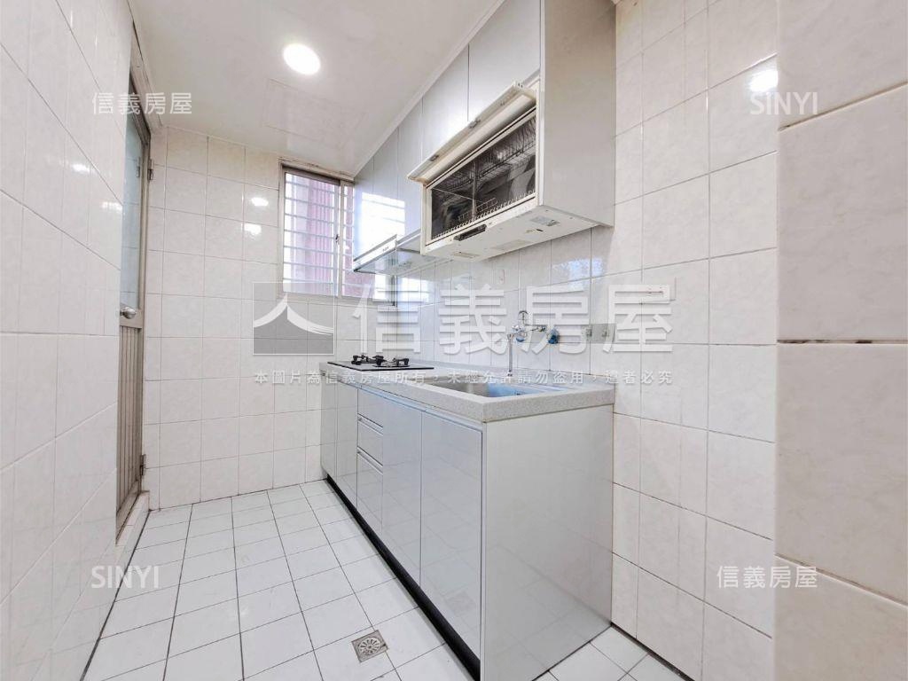 中正大業電梯平面車位房屋室內格局與周邊環境