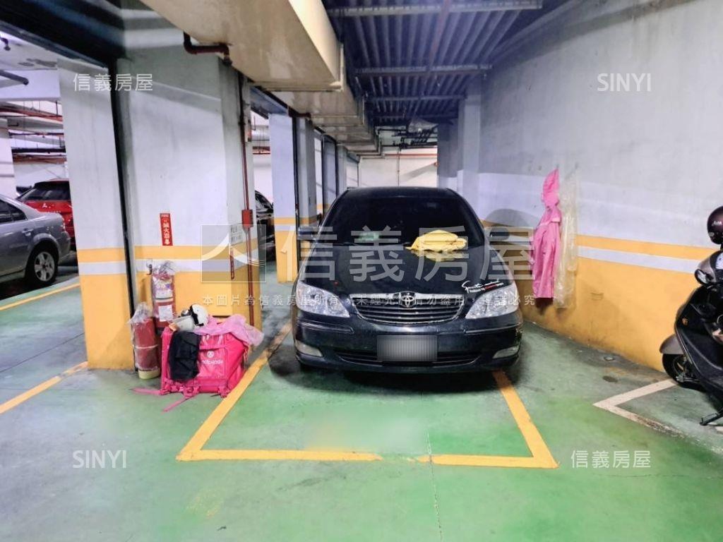 中正大業電梯平面車位房屋室內格局與周邊環境