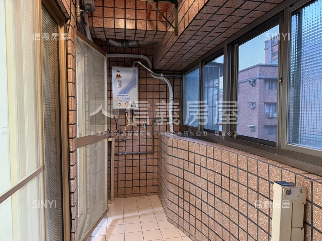 榮富都特三房車位房屋室內格局與周邊環境