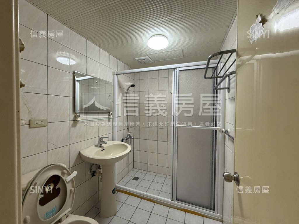 榮富都特三房車位房屋室內格局與周邊環境