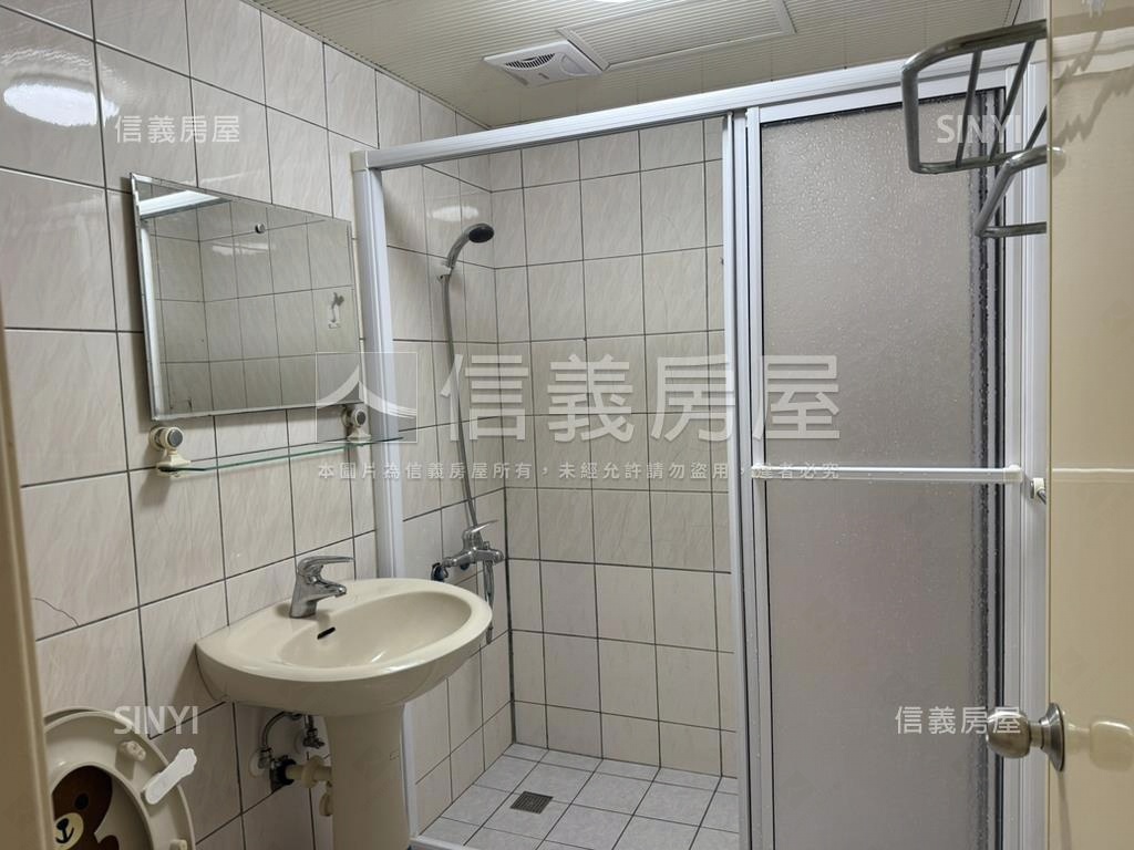 榮富都特三房車位房屋室內格局與周邊環境