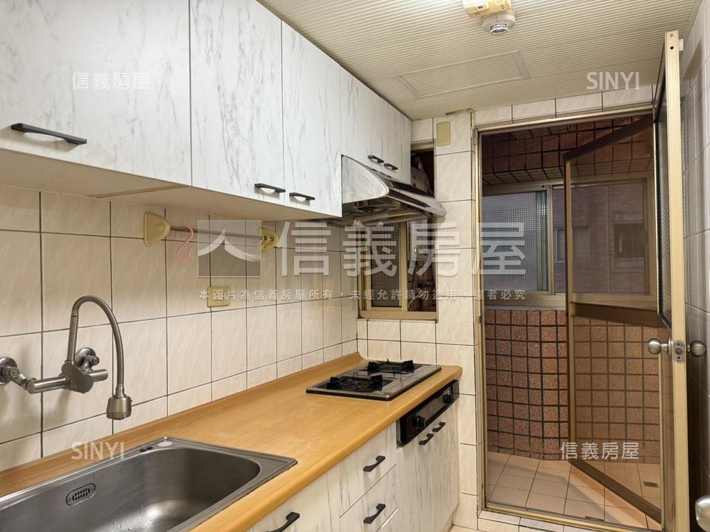 榮富都特三房車位房屋室內格局與周邊環境