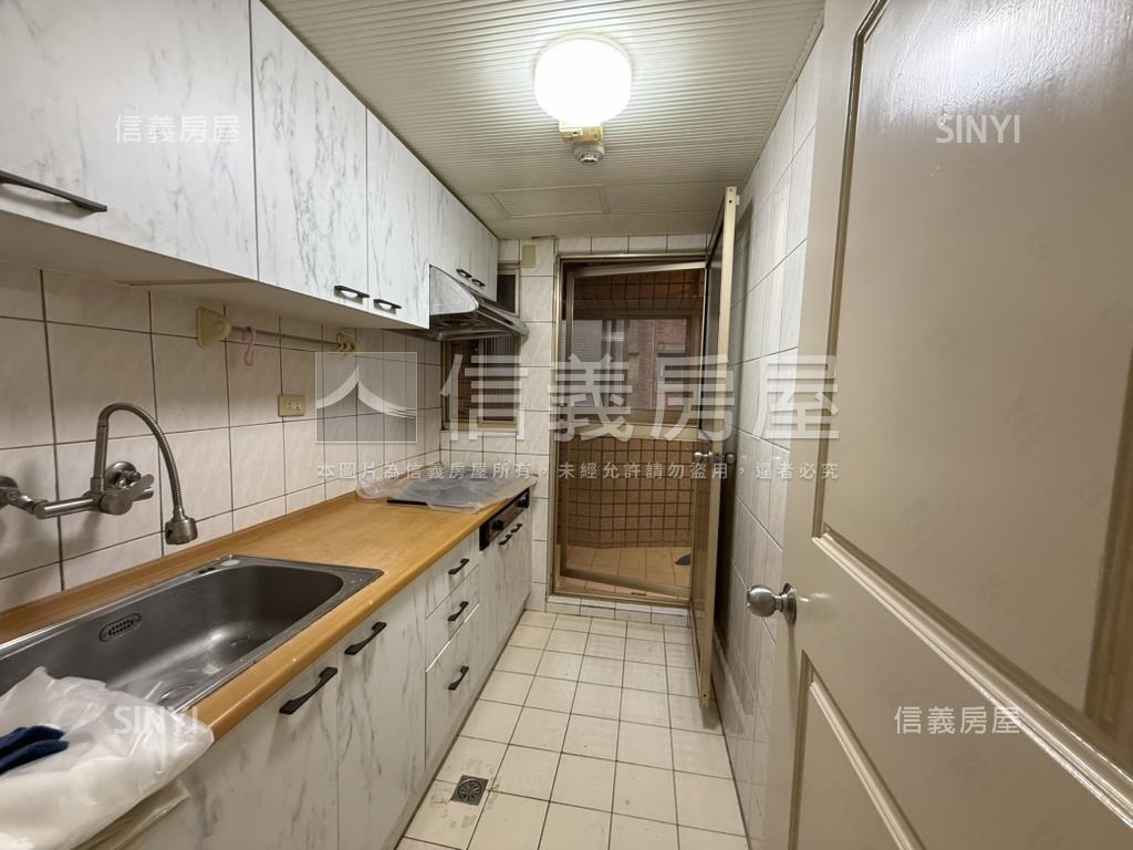 榮富都特三房車位房屋室內格局與周邊環境