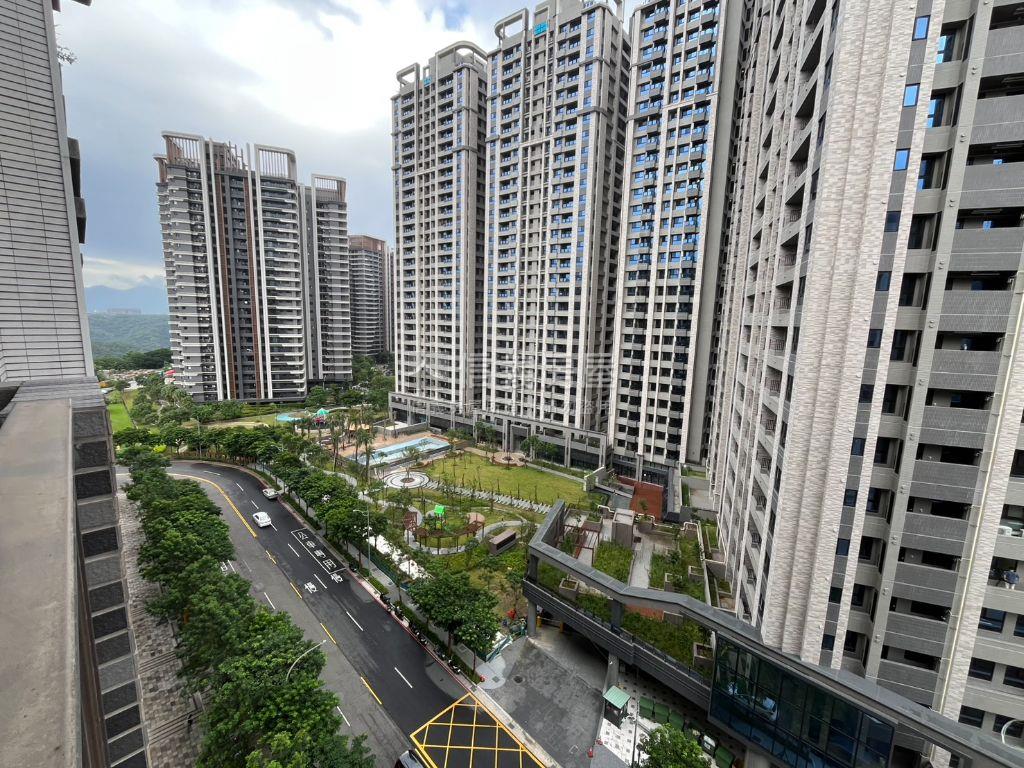耀台北高樓景觀兩房車位房屋室內格局與周邊環境