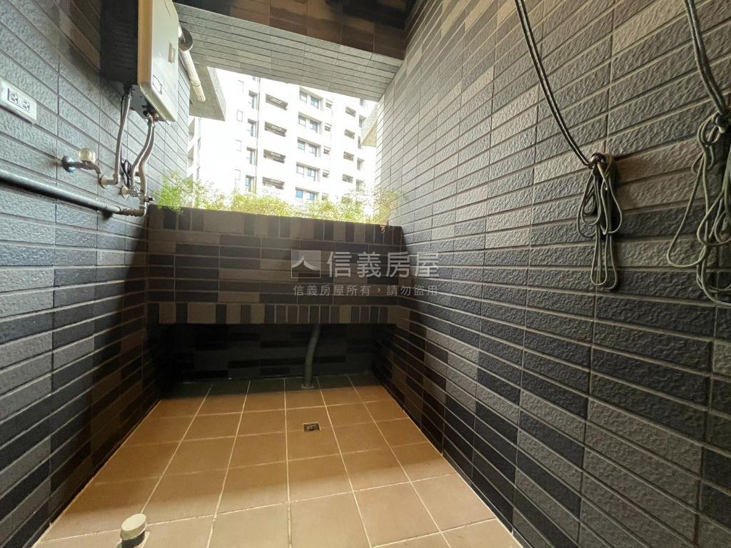 耀台北高樓景觀兩房車位房屋室內格局與周邊環境