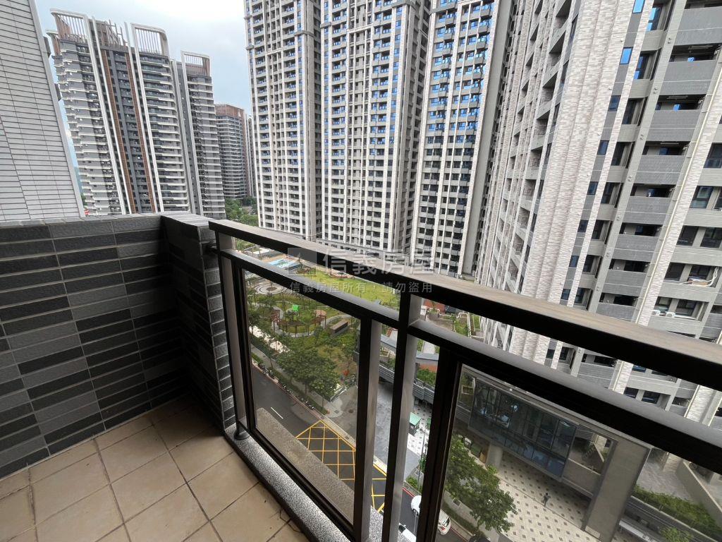 耀台北高樓景觀兩房車位房屋室內格局與周邊環境