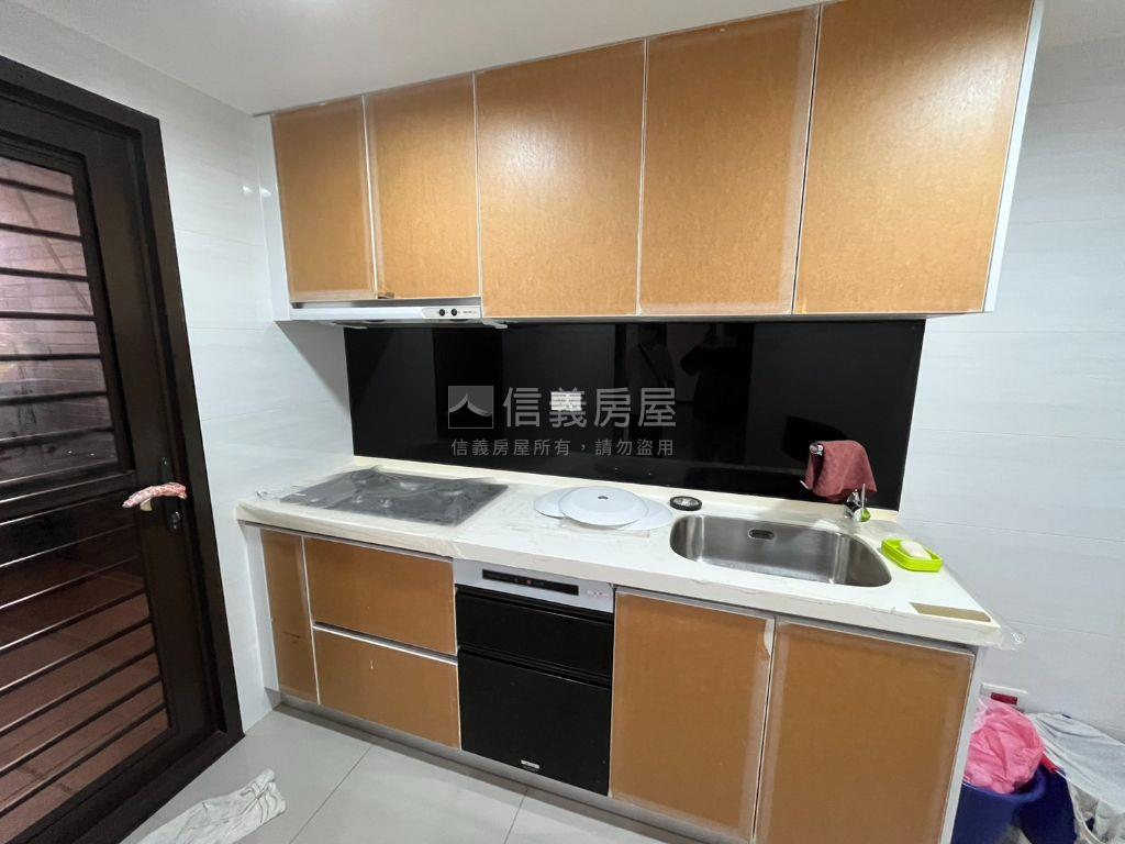 耀台北高樓景觀兩房車位房屋室內格局與周邊環境
