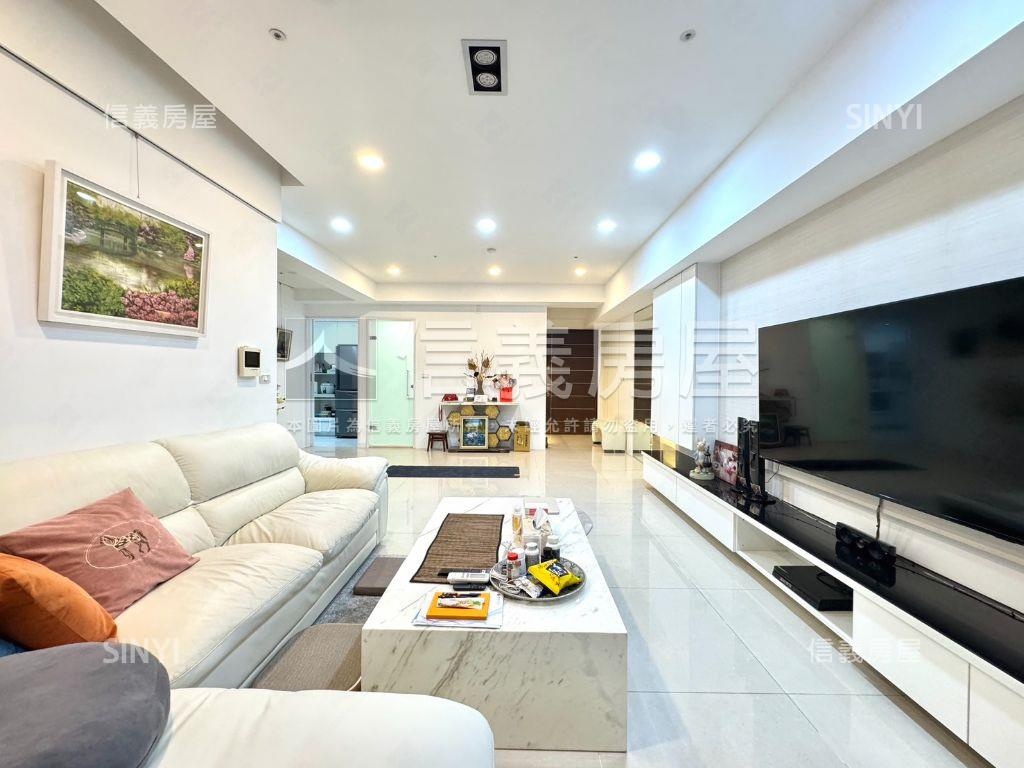 入主七期市政愛敦閣看這間房屋室內格局與周邊環境