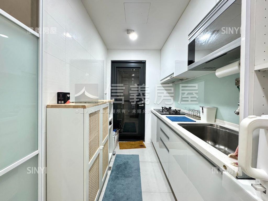 入主七期市政愛敦閣看這間房屋室內格局與周邊環境