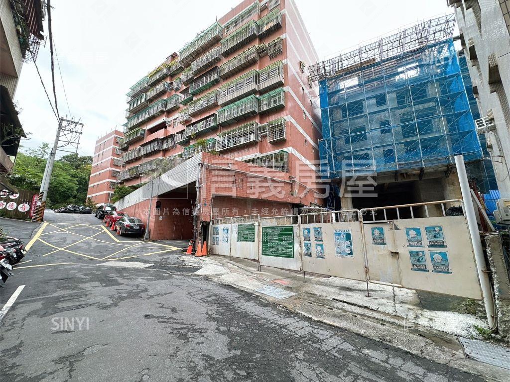 一抹綠稀有大兩房車位房屋室內格局與周邊環境