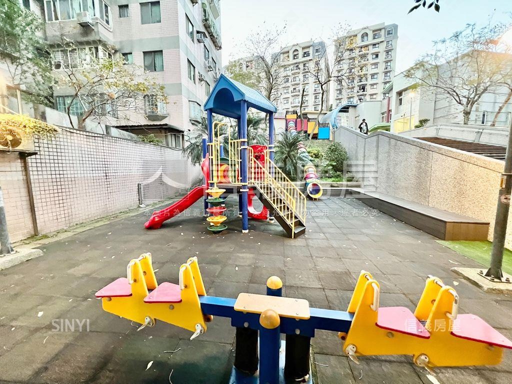 一抹綠稀有大兩房車位房屋室內格局與周邊環境