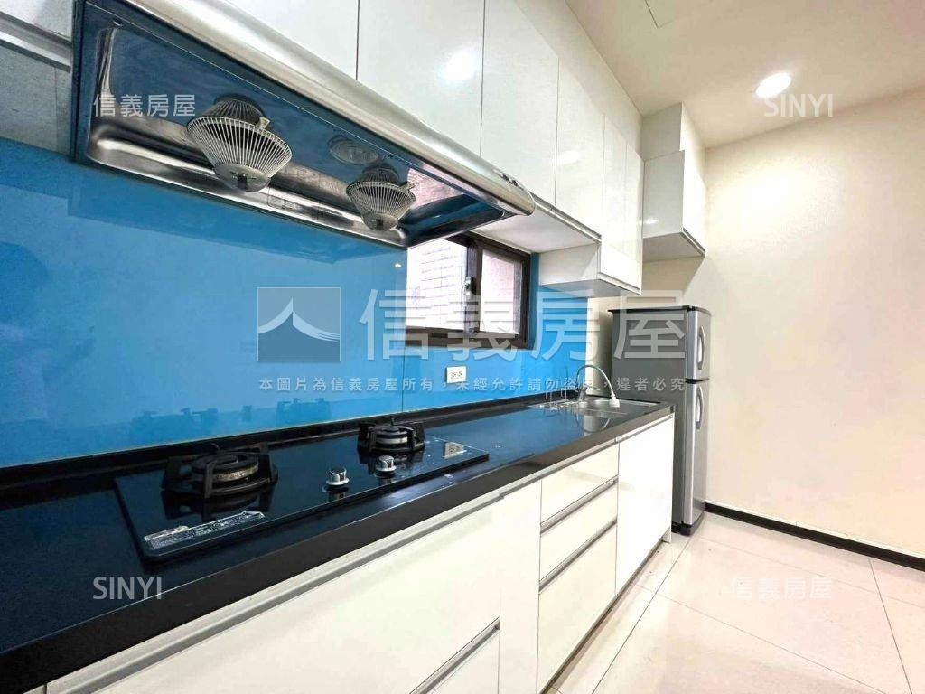 世界Ｗ高樓採光＋坡平車位房屋室內格局與周邊環境