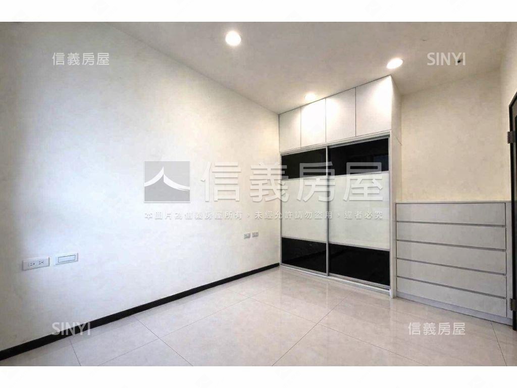 世界Ｗ高樓採光＋坡平車位房屋室內格局與周邊環境