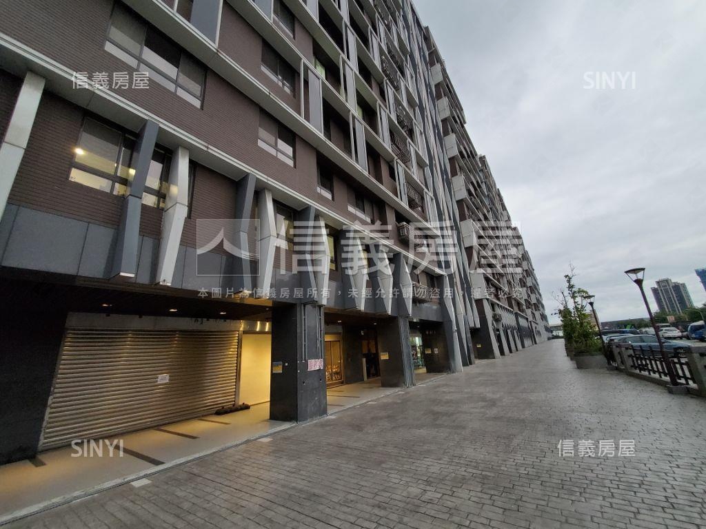 世界Ｗ高樓採光＋坡平車位房屋室內格局與周邊環境