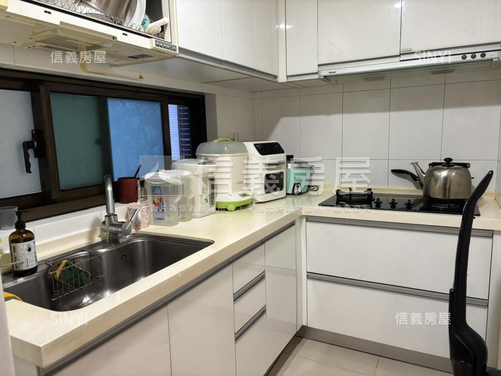 達麗首席邊間兩房車位房屋室內格局與周邊環境