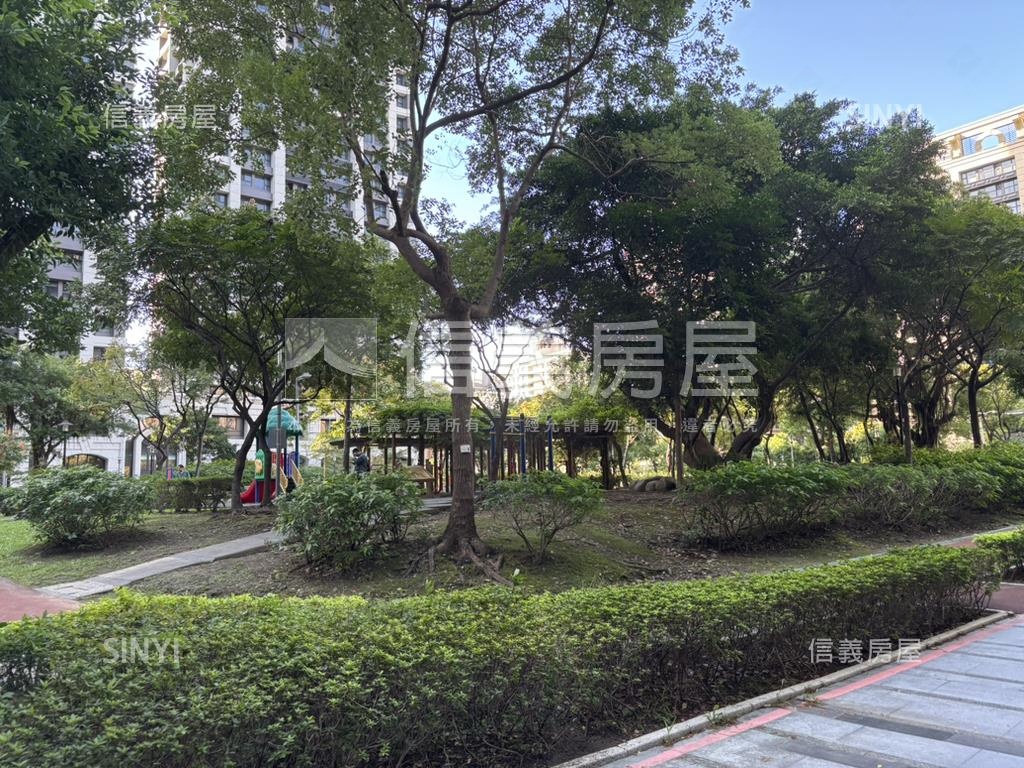 達麗首席邊間兩房車位房屋室內格局與周邊環境