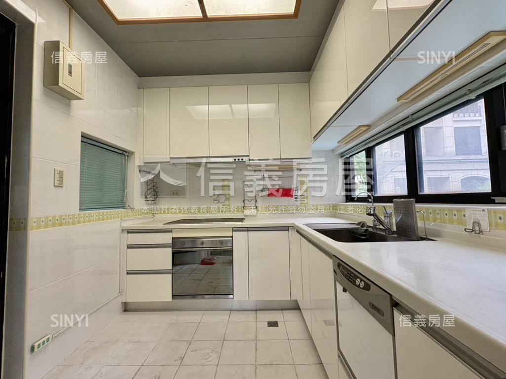 精裝百坪三面採光電梯別墅房屋室內格局與周邊環境